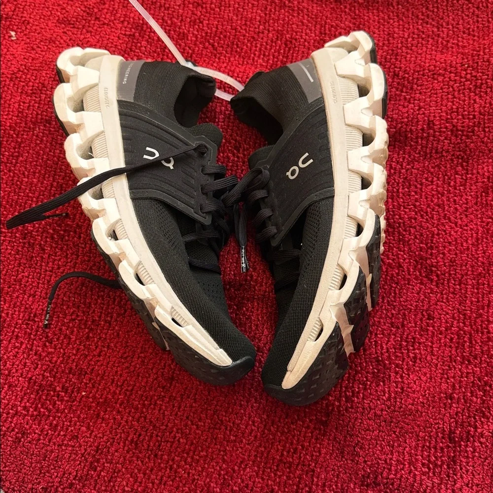 ON RUNNING Sneaker